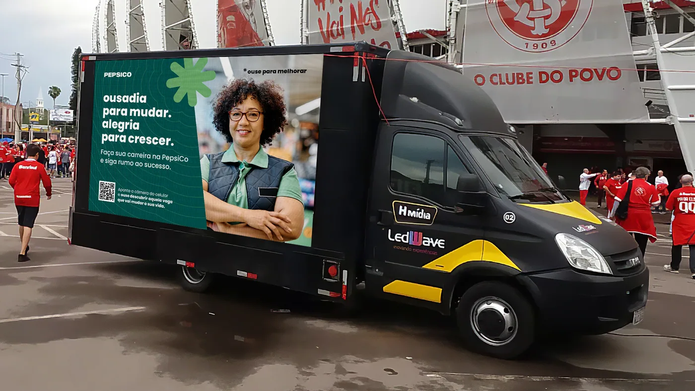 Caminhão de LED com a campanha PepsiCo
